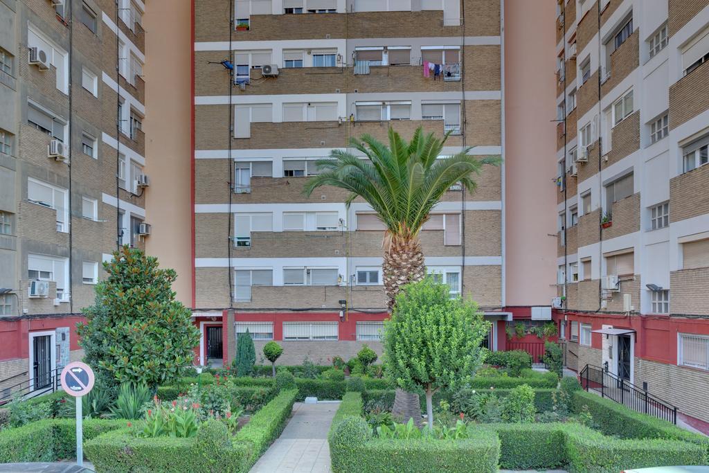 Apartamentos San Lazaro Zaragoza Kültér fotó