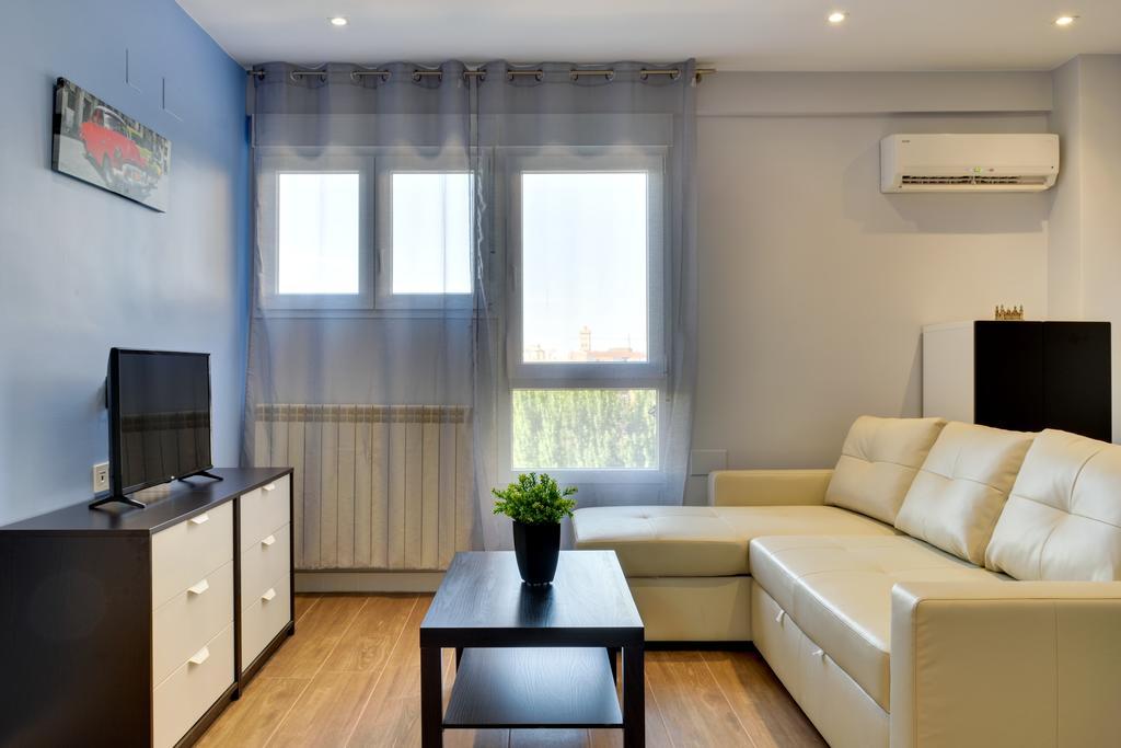 Apartamentos San Lazaro Zaragoza Kültér fotó