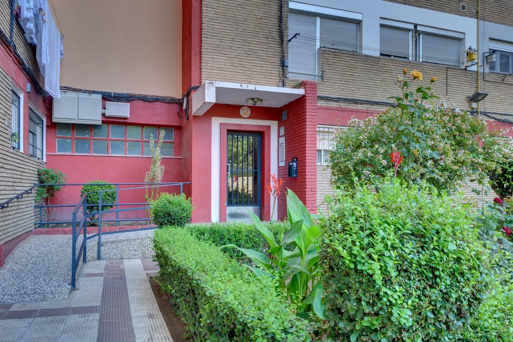 Apartamentos San Lazaro Zaragoza Kültér fotó